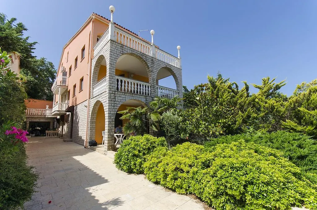 Apartments Drago Banjole